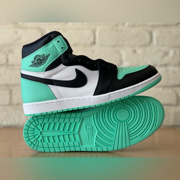 Nike Air Jordan Retro High OG Green Glow White Black DZ5485-130